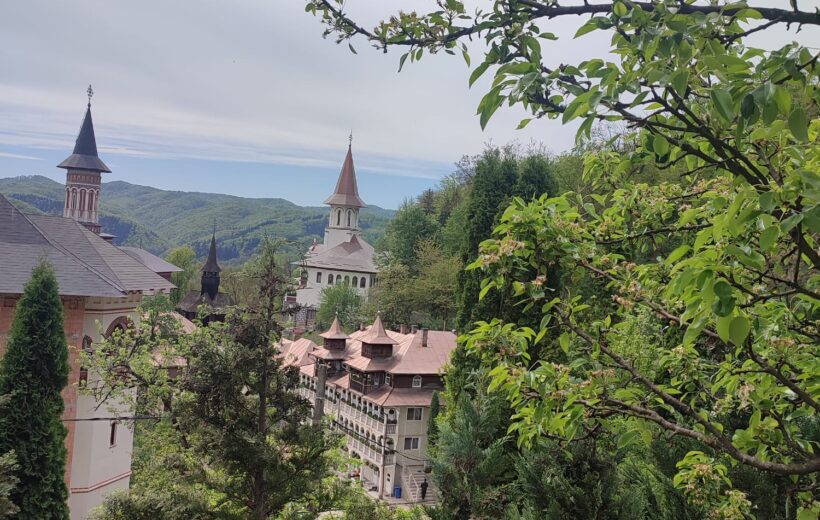 Mănăstirea „Sfânta Ana”– Rohia, din Țara Lăpușului, județul Maramureș